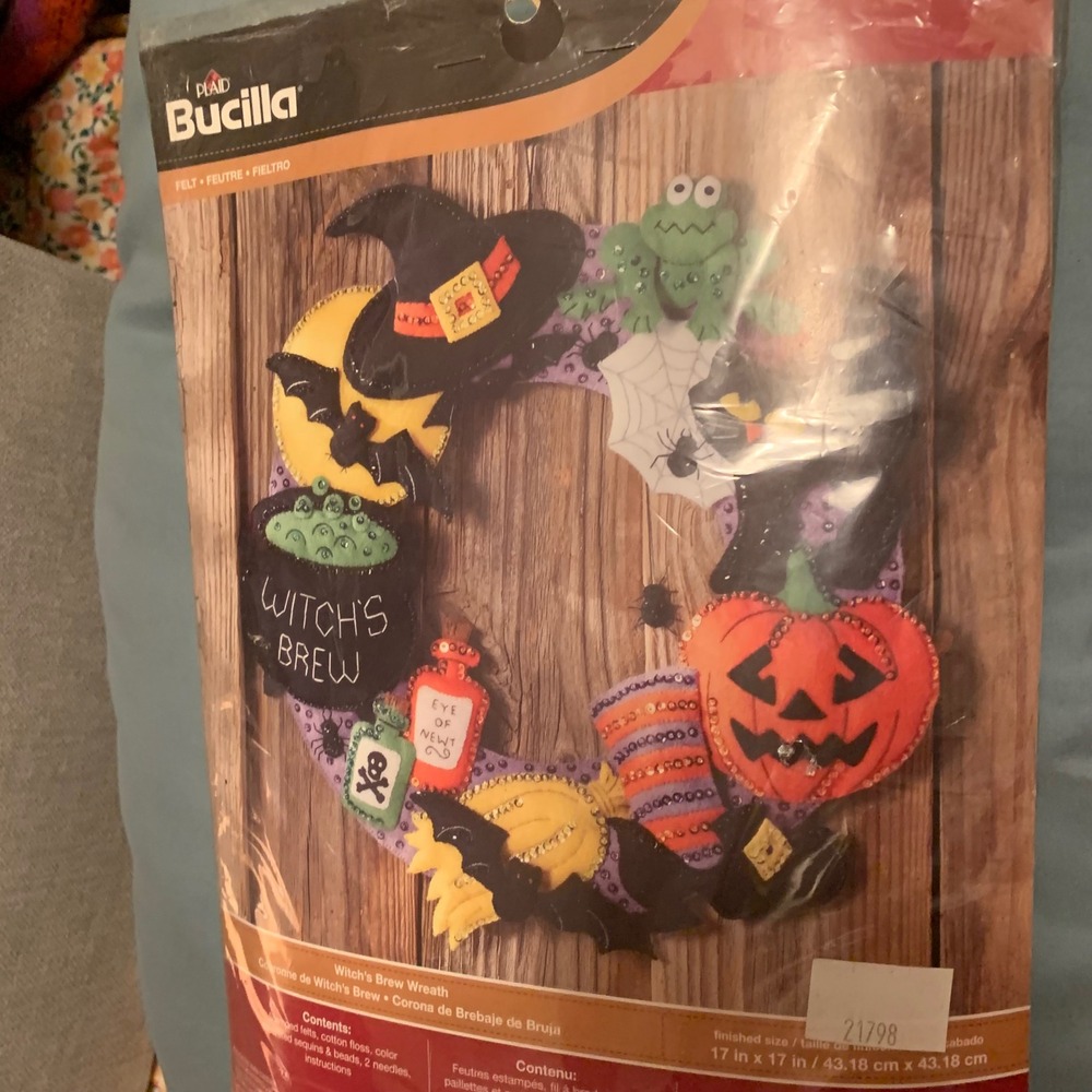 Bucilla Witch's Brew Wreath Kit Unisex OS Purple New Halloween Felt Craft 86563